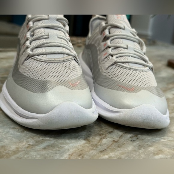 Women’s NIKE Air Max Axis Athletic sneakers- Size 8 - Picture 8 of 11